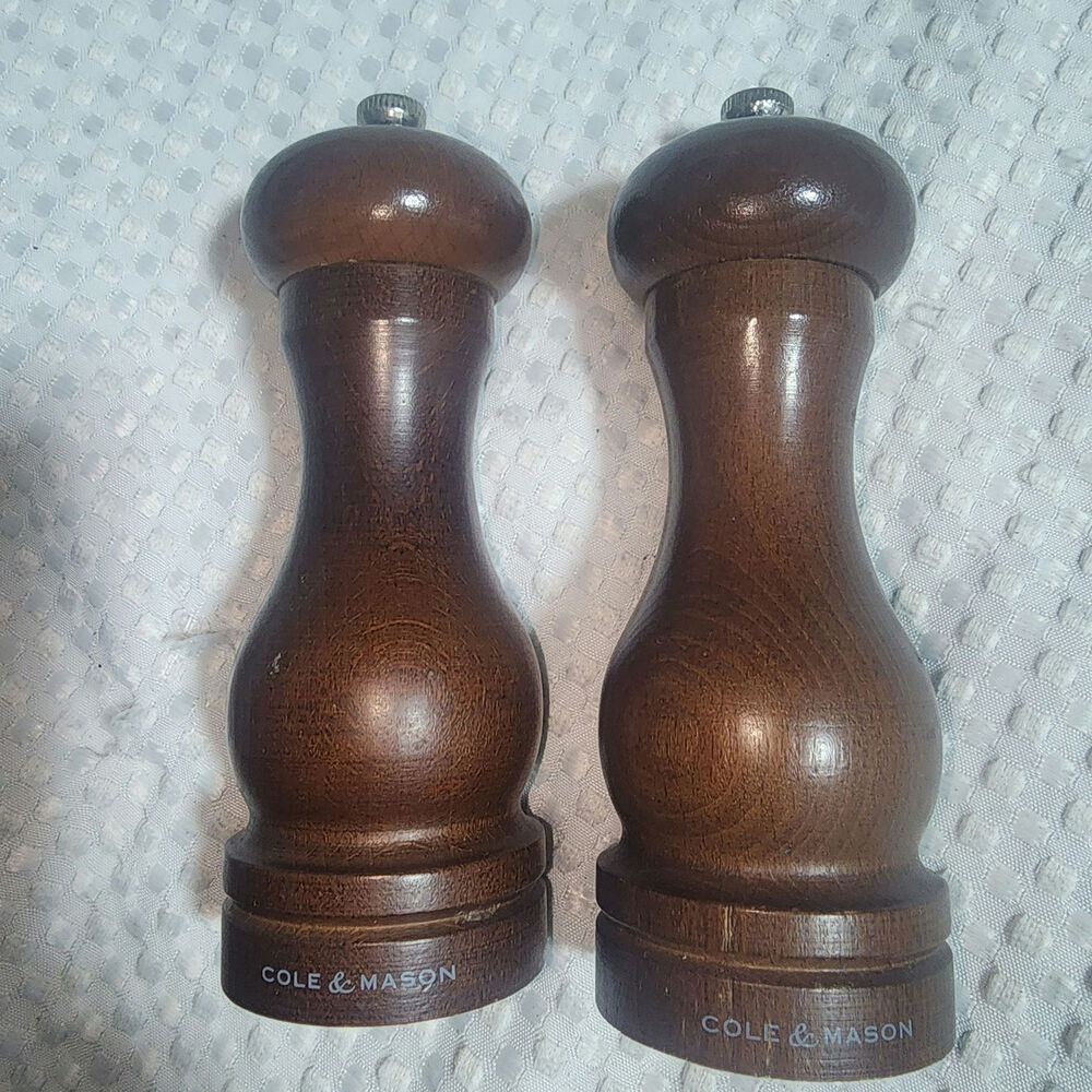 COLE & MASON EUC 6" WOODEN GRINDER SAKT & PEPPER GRINDERS